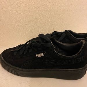 Black glittery pumas